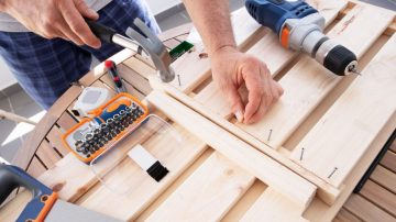 Vantagens de contratar um montador de móveis