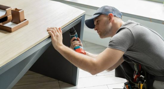 Montagem de móveis de escritório